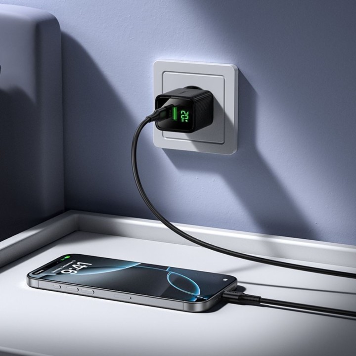 Hoco Φορτιστής με Θύρα USB-A και Θύρα USB-C και Καλώδιο USB-C - USB-C 20W Quick Charge 3.0 / Quick Charge 2.0 Μαύρος