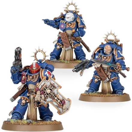Warhammer 40000: Space Marines - Bladeguard Veterans Figure